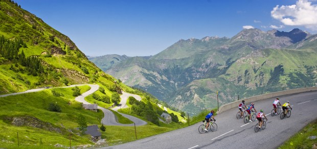 montée-vélos-luz-ardiden-pyrenees